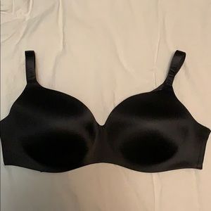 Black Soma Enhancing Shape Wireless bra 32DD
